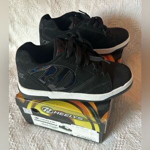 Heelys Black Sneakers with Suede Finish and Low-Top Design